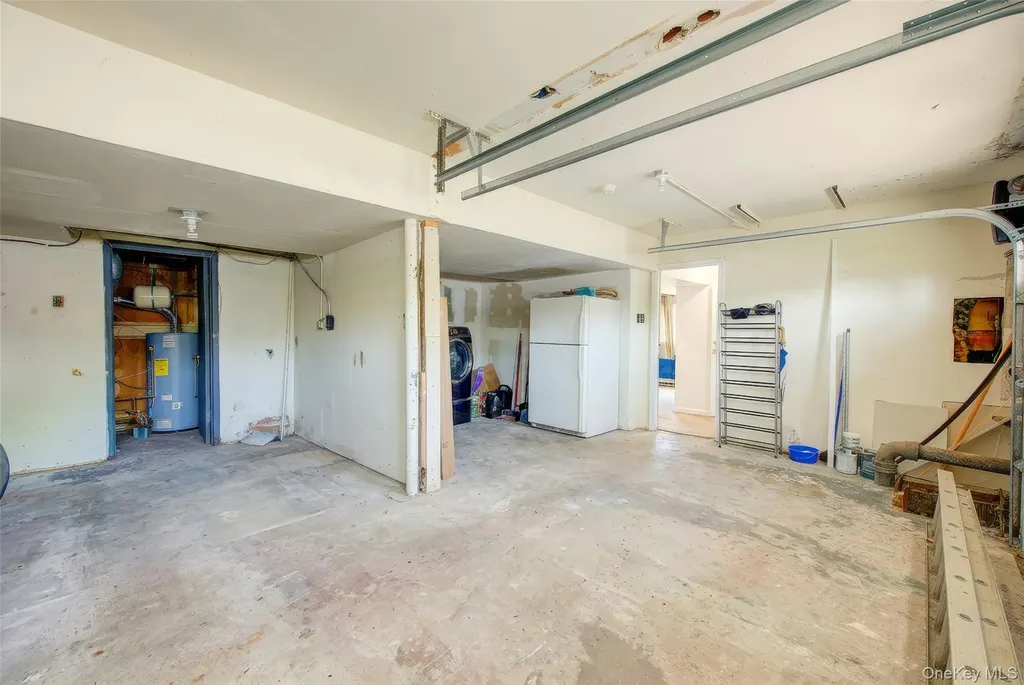 55 Duncan Drive W Westbury NY 11590