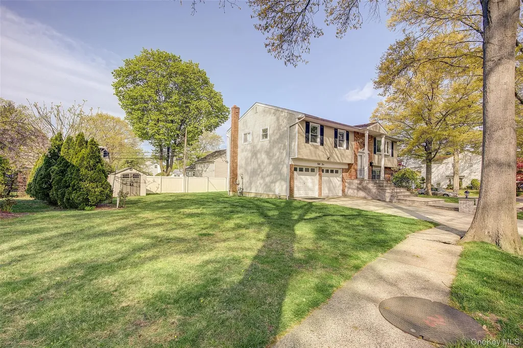 55 Duncan Drive W Westbury NY 11590