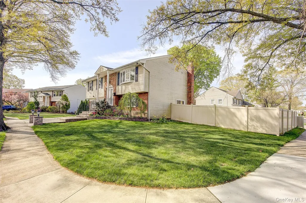 55 Duncan Drive W Westbury NY 11590