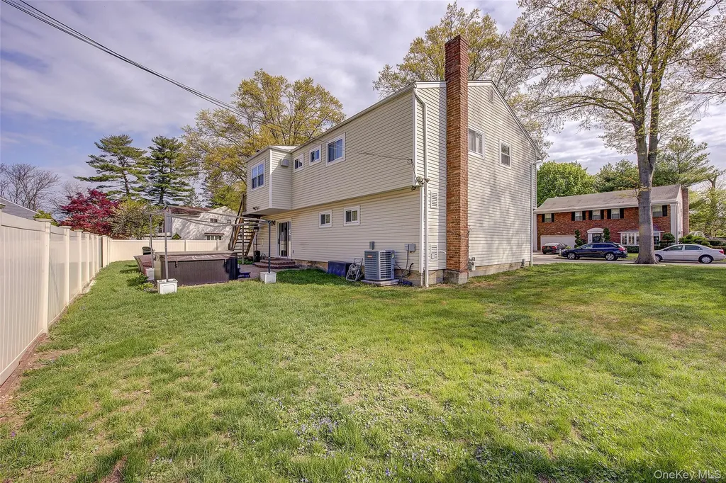 55 Duncan Drive W Westbury NY 11590