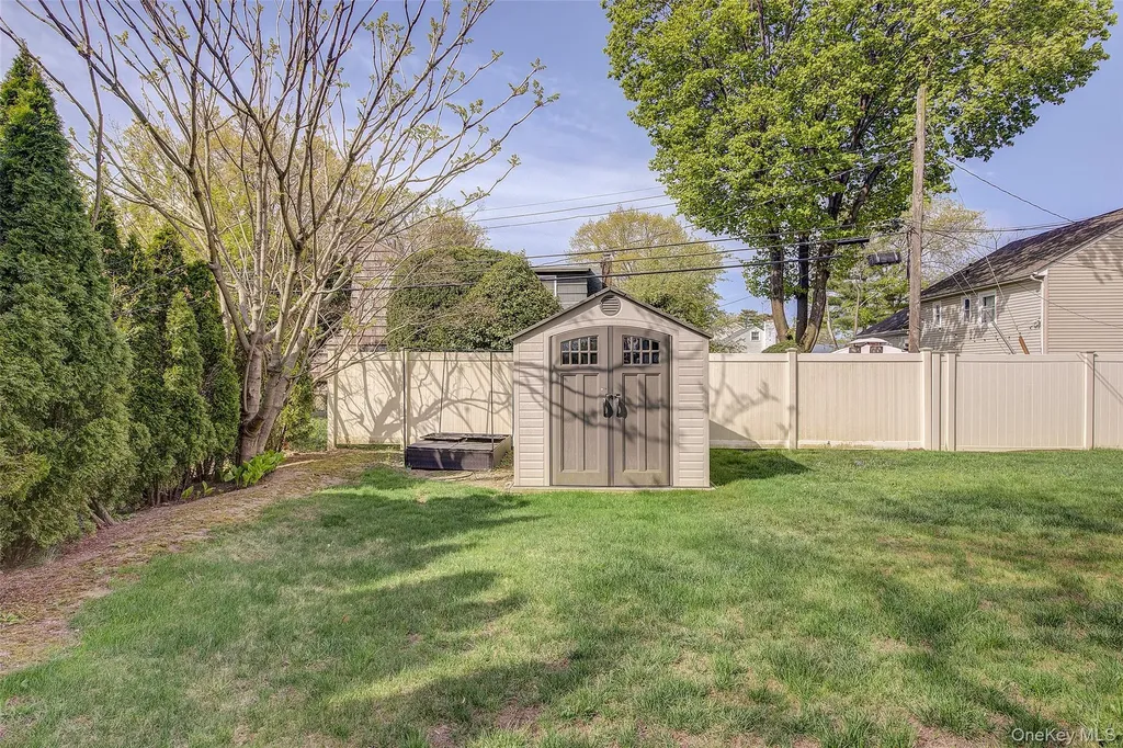 55 Duncan Drive W Westbury NY 11590