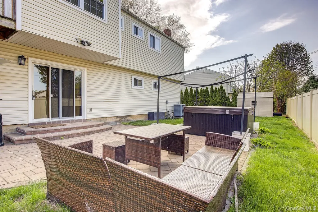 55 Duncan Drive W Westbury NY 11590
