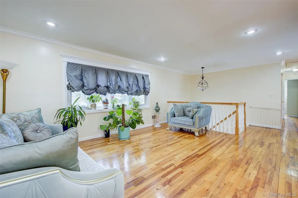 55 Duncan Drive W Westbury NY 11590