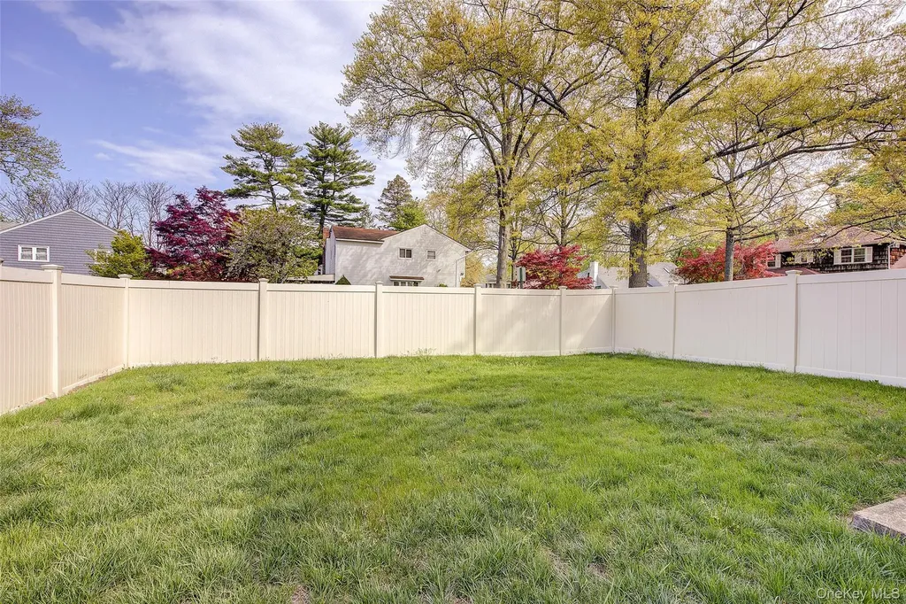 55 Duncan Drive W Westbury NY 11590