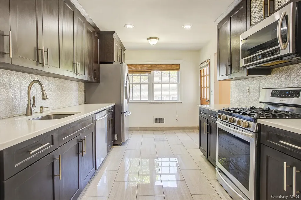 55 Duncan Drive W Westbury NY 11590