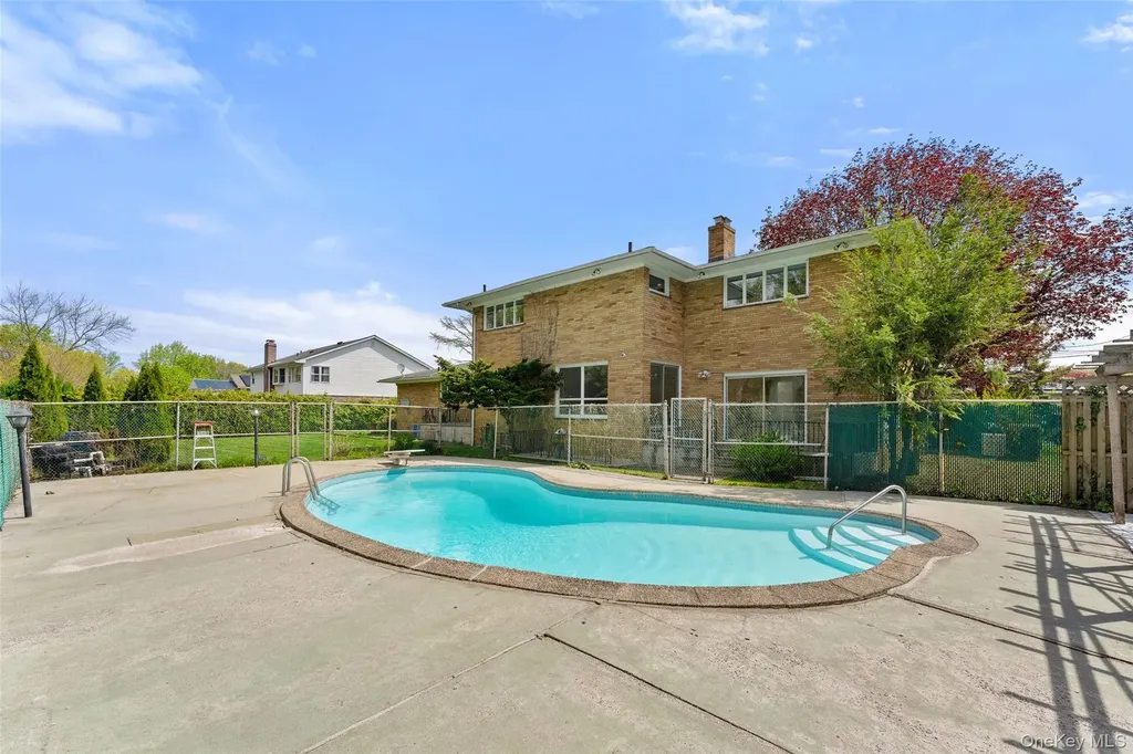 7 Parkway E Yonkers NY 10701