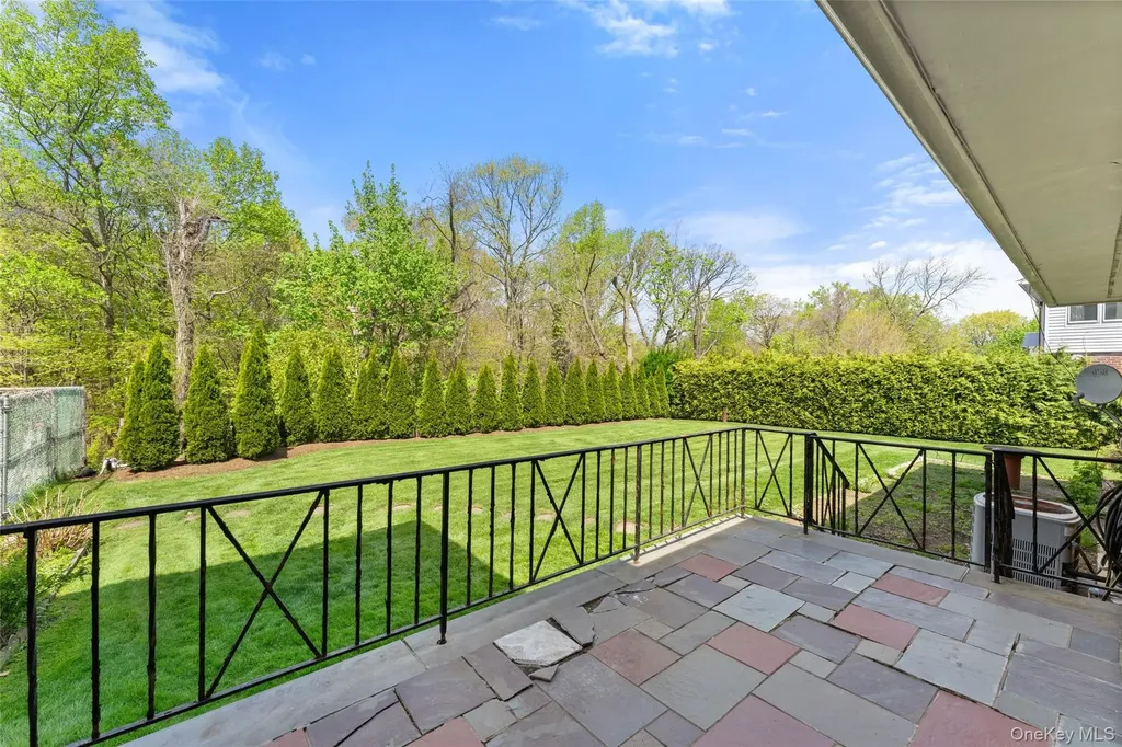 7 Parkway E Yonkers NY 10701