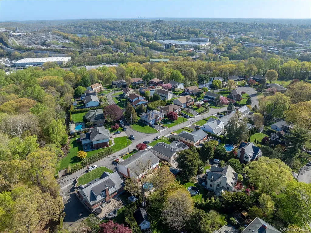 7 Parkway E Yonkers NY 10701