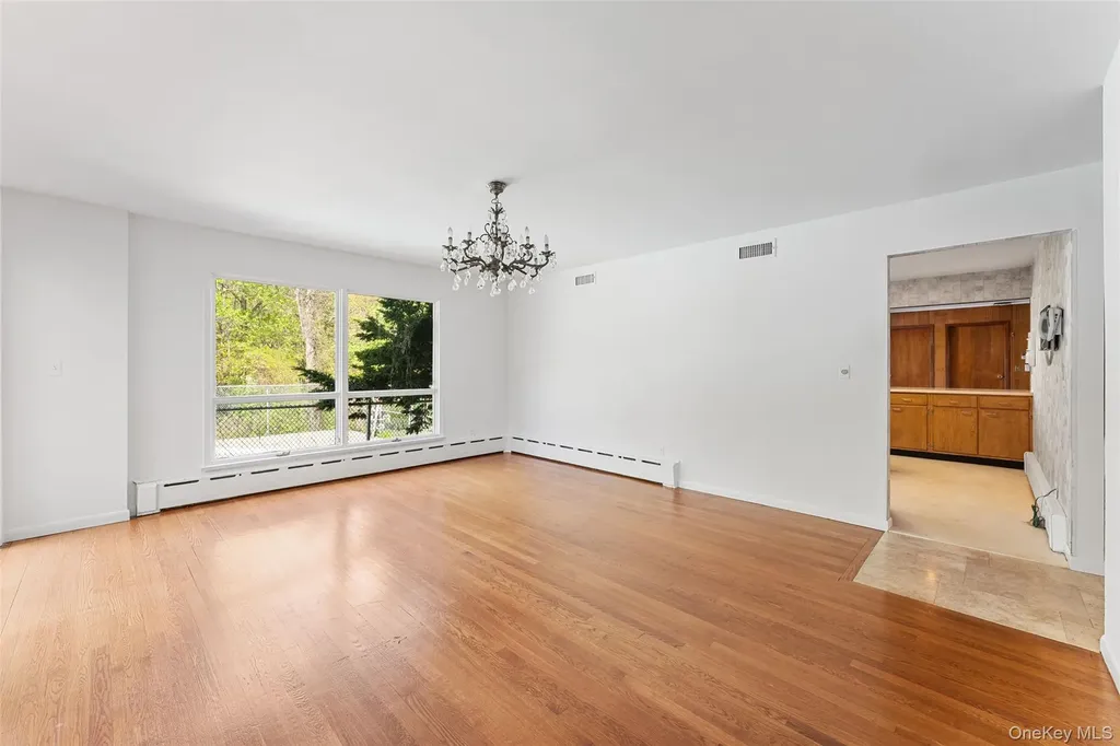 7 Parkway E Yonkers NY 10701