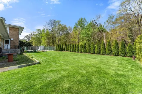 7 Parkway E Yonkers NY 10701