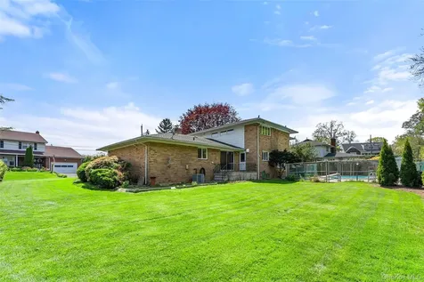 7 Parkway E Yonkers NY 10701