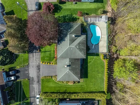 7 Parkway E Yonkers NY 10701