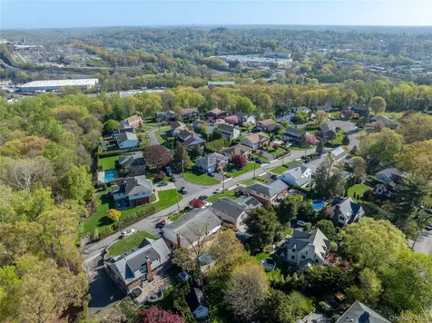 7 Parkway E Yonkers NY 10701