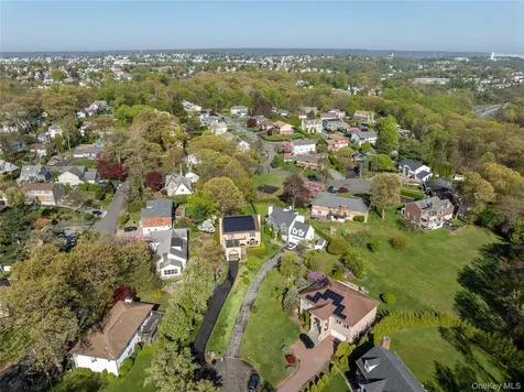 7 Parkway E Yonkers NY 10701