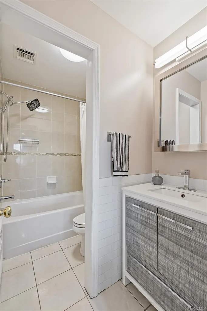 3314 Parkview Drive Spring Valley NY 10977