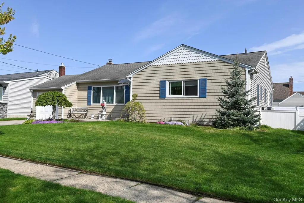 582 Western Park Drive West Hempstead NY 11552