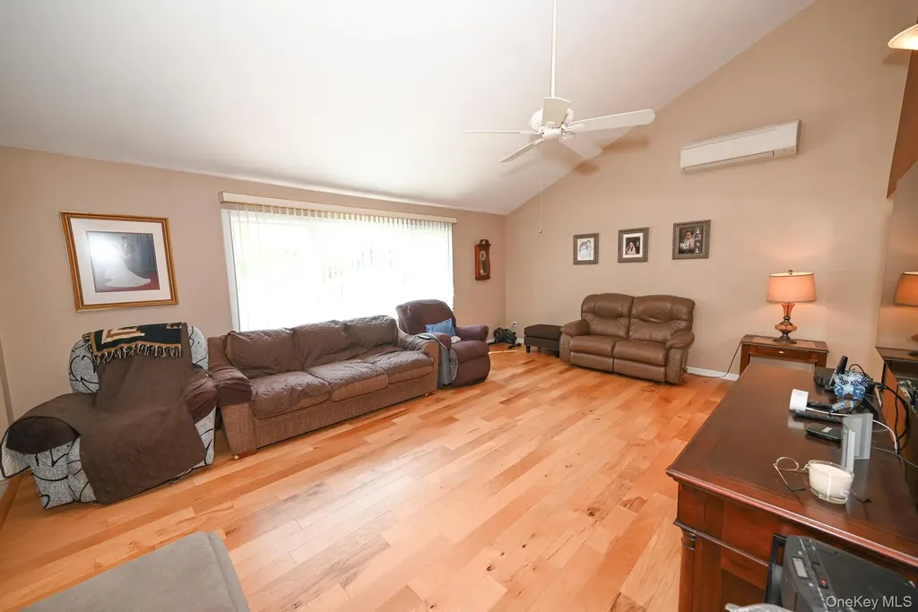 582 Western Park Drive West Hempstead NY 11552