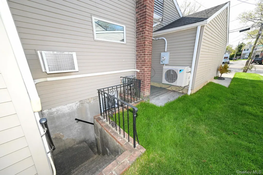 582 Western Park Drive West Hempstead NY 11552