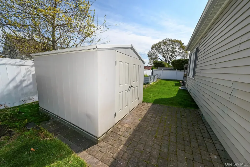 582 Western Park Drive West Hempstead NY 11552