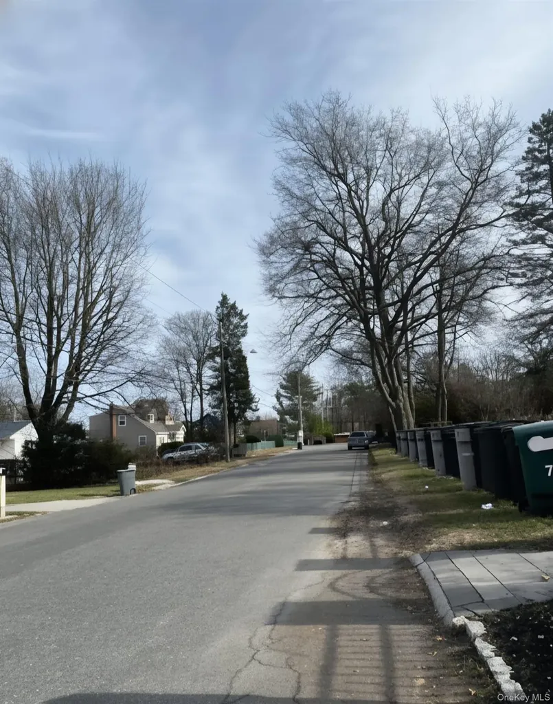 70 Massachusetts Avenue Bay Shore NY 11706