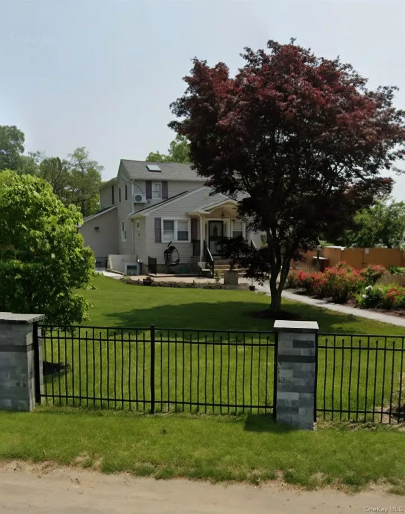 70 Massachusetts Avenue Bay Shore NY 11706
