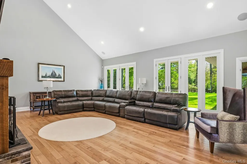 10 Fox Meadow Lane Lloyd Harbor NY 11743
