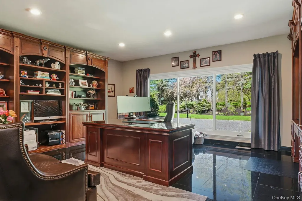 10 Fox Meadow Lane Lloyd Harbor NY 11743