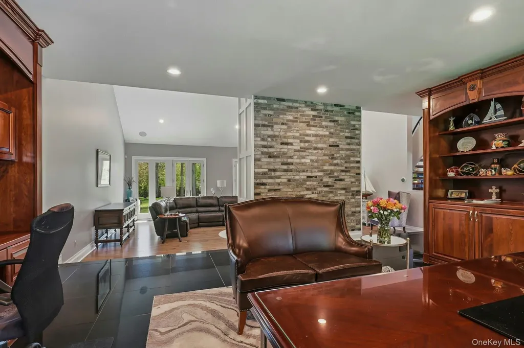 10 Fox Meadow Lane Lloyd Harbor NY 11743
