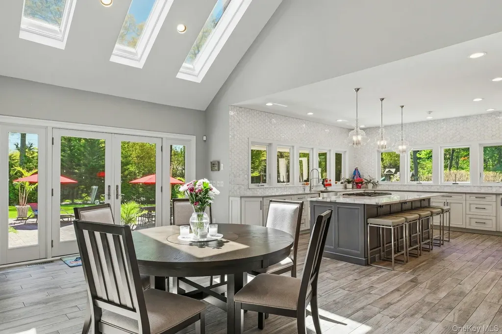 10 Fox Meadow Lane Lloyd Harbor NY 11743