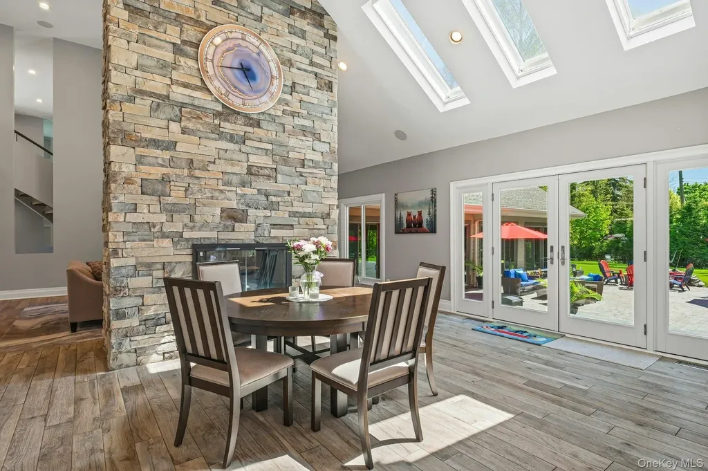 10 Fox Meadow Lane Lloyd Harbor NY 11743