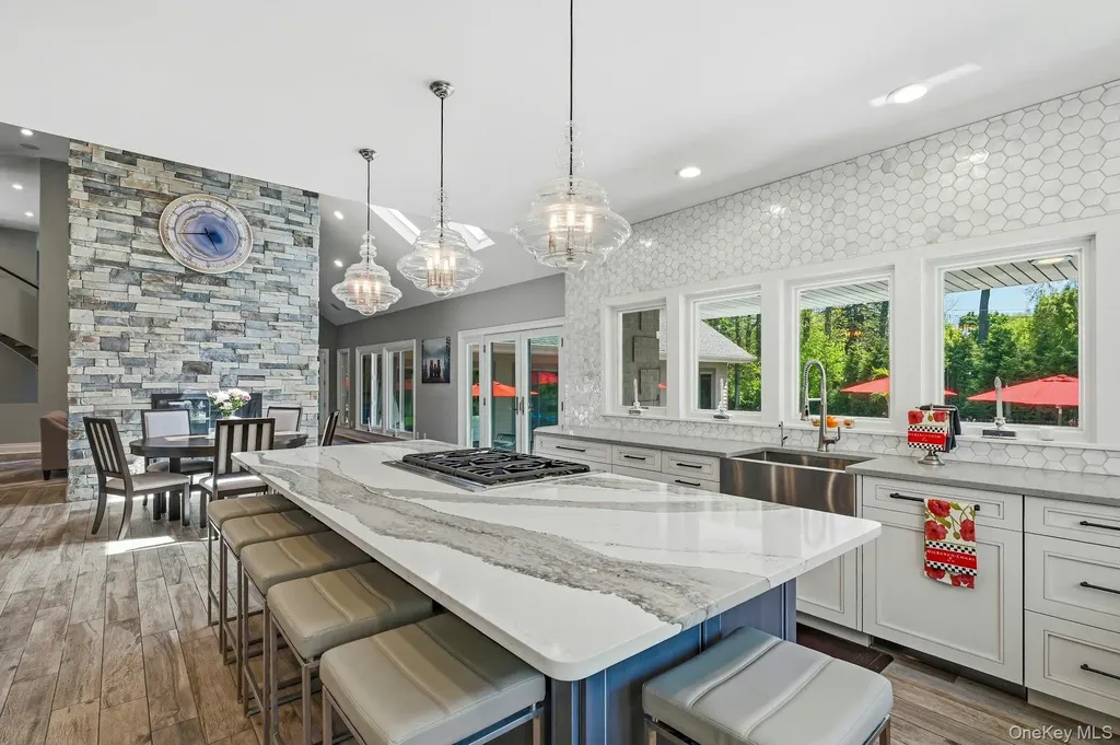10 Fox Meadow Lane Lloyd Harbor NY 11743