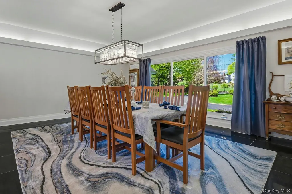 10 Fox Meadow Lane Lloyd Harbor NY 11743