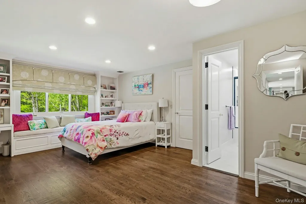 10 Fox Meadow Lane Lloyd Harbor NY 11743