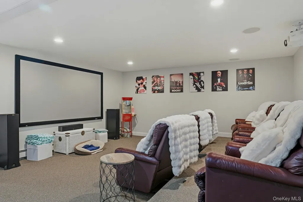 10 Fox Meadow Lane Lloyd Harbor NY 11743