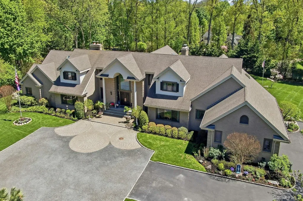 10 Fox Meadow Lane Lloyd Harbor NY 11743