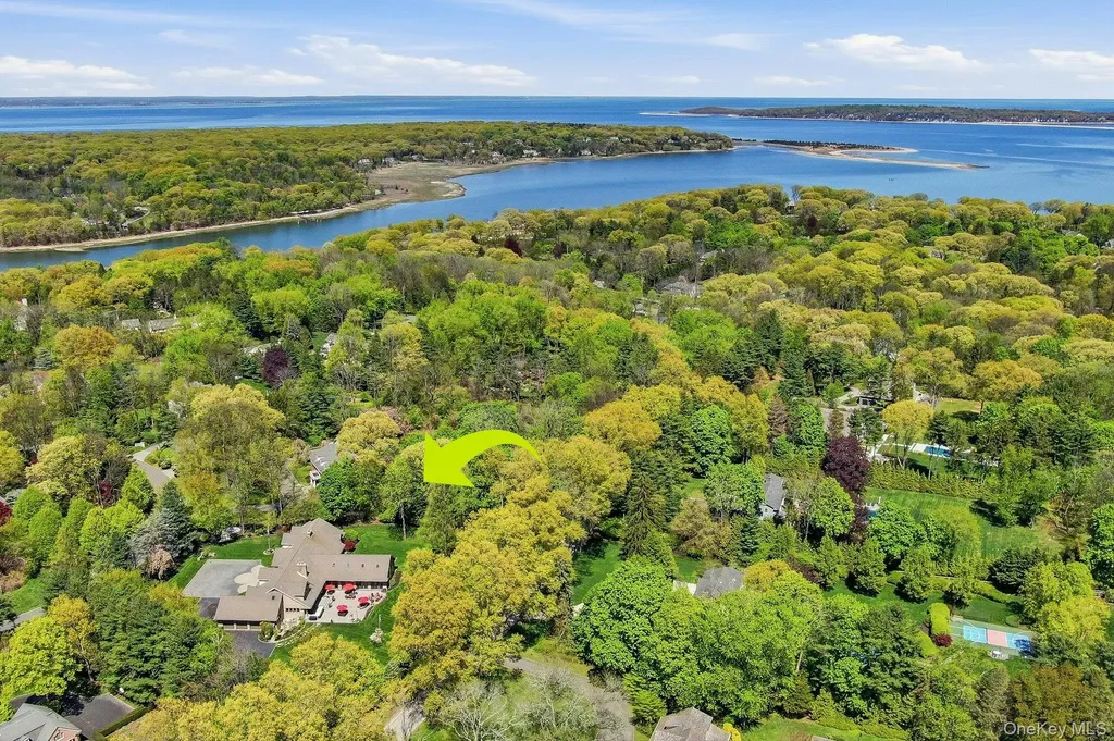 10 Fox Meadow Lane Lloyd Harbor NY 11743