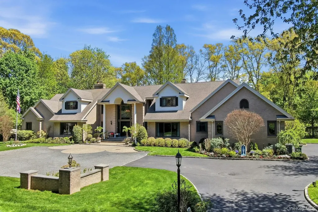 10 Fox Meadow Lane Lloyd Harbor NY 11743