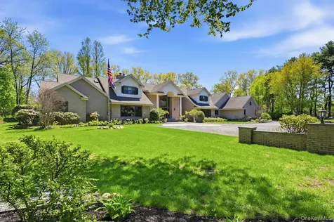 10 Fox Meadow Lane Lloyd Harbor NY 11743