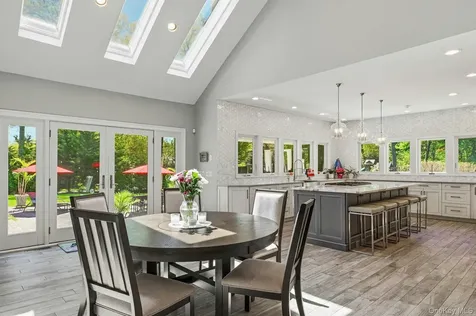 10 Fox Meadow Lane Lloyd Harbor NY 11743