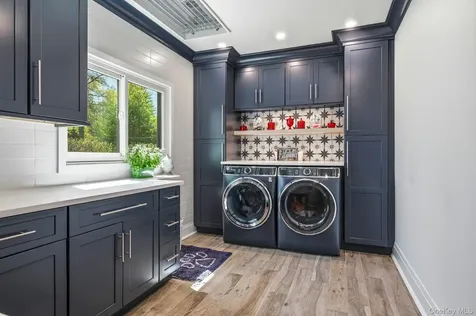 10 Fox Meadow Lane Lloyd Harbor NY 11743