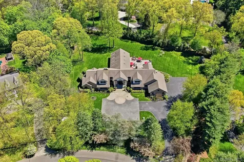 10 Fox Meadow Lane Lloyd Harbor NY 11743