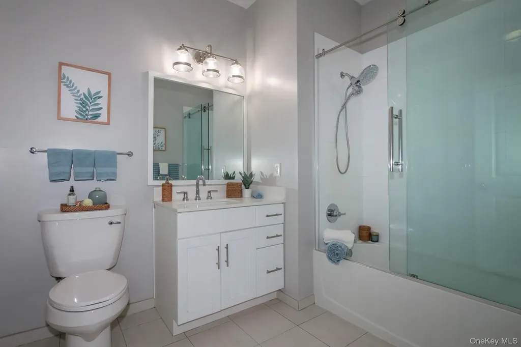 75 E Hoffman Avenue Lindenhurst NY 11757