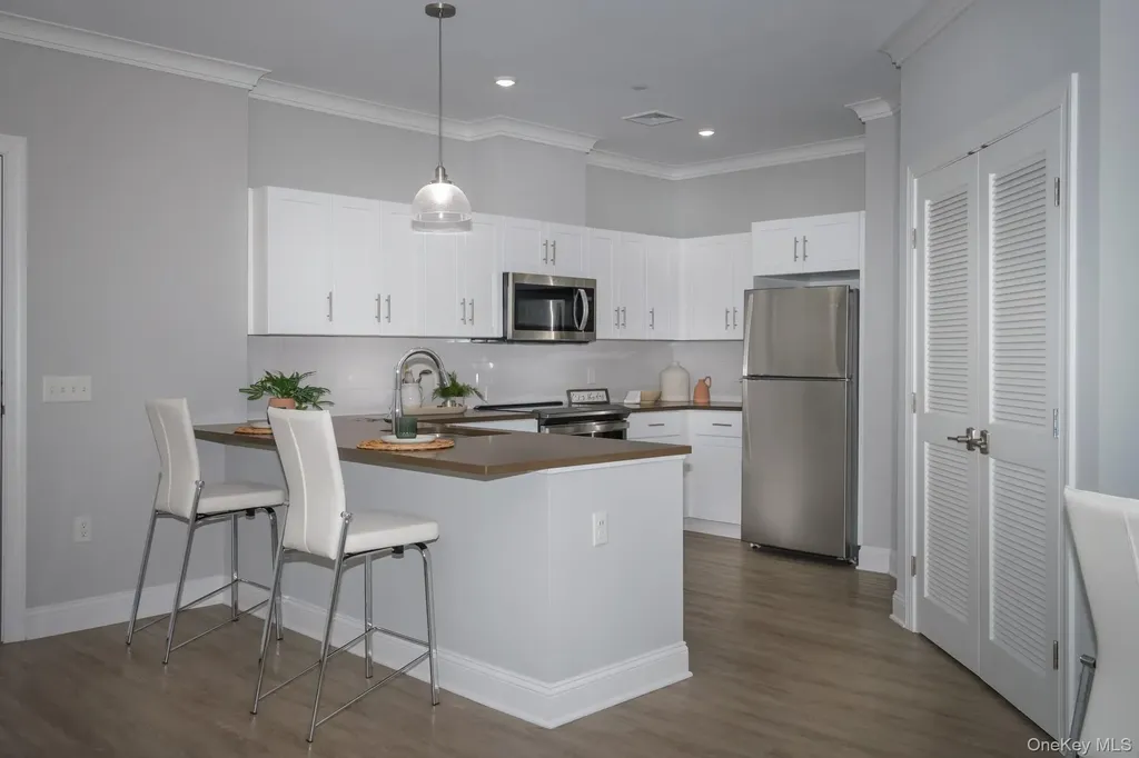 75 E Hoffman Avenue Lindenhurst NY 11757
