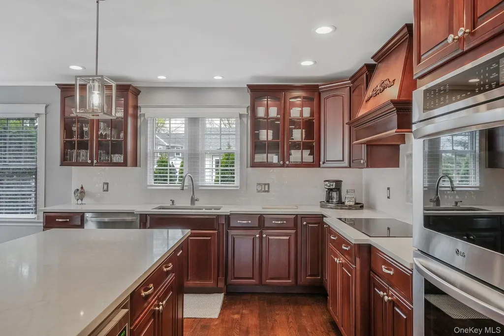 512 Heathcliff Drive Seaford NY 11783