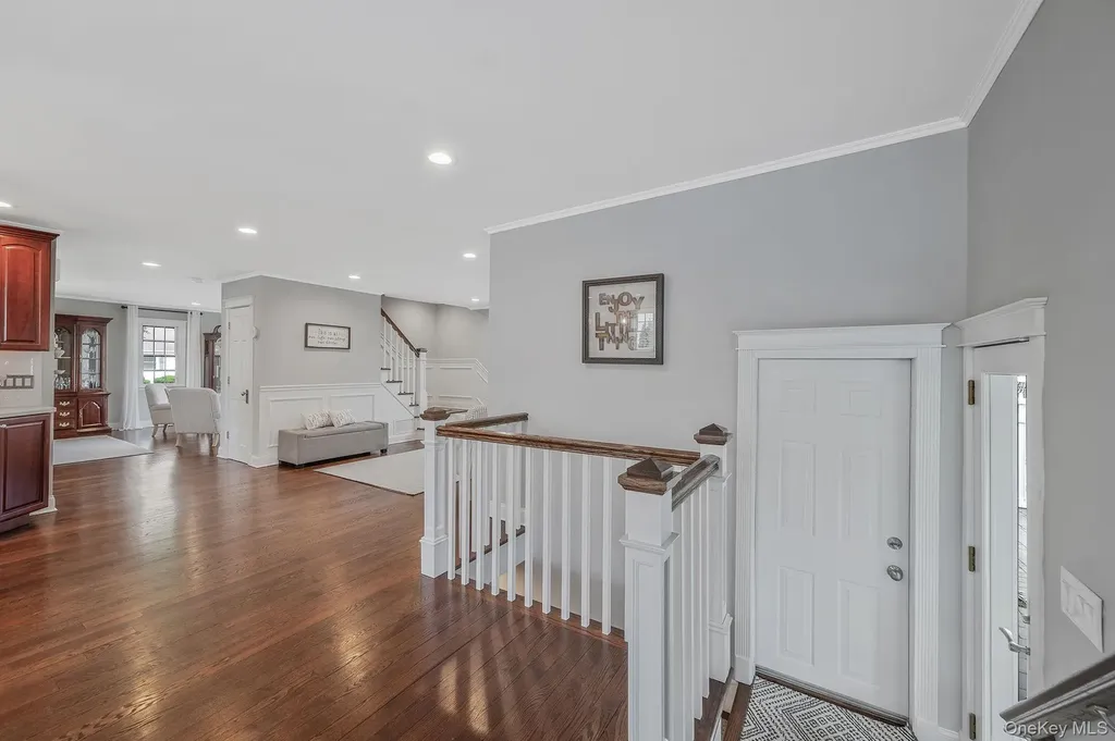 512 Heathcliff Drive Seaford NY 11783