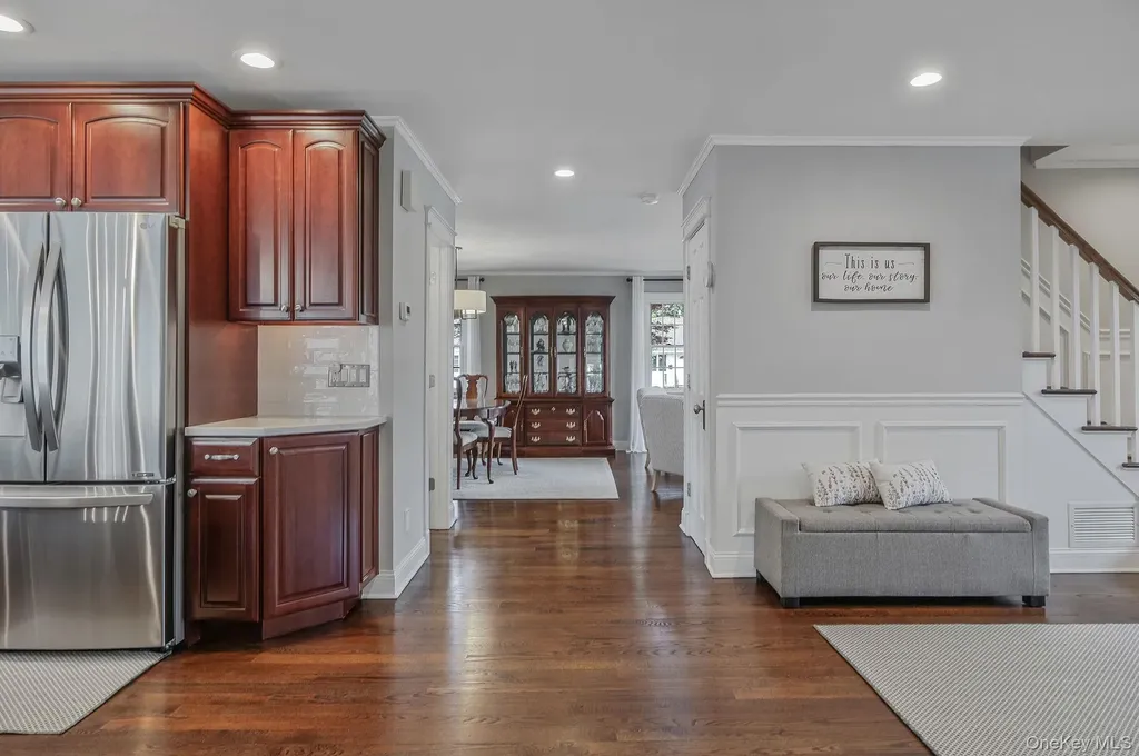 512 Heathcliff Drive Seaford NY 11783