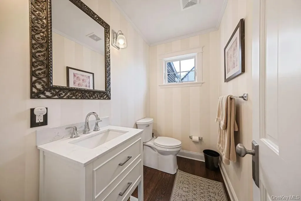 512 Heathcliff Drive Seaford NY 11783