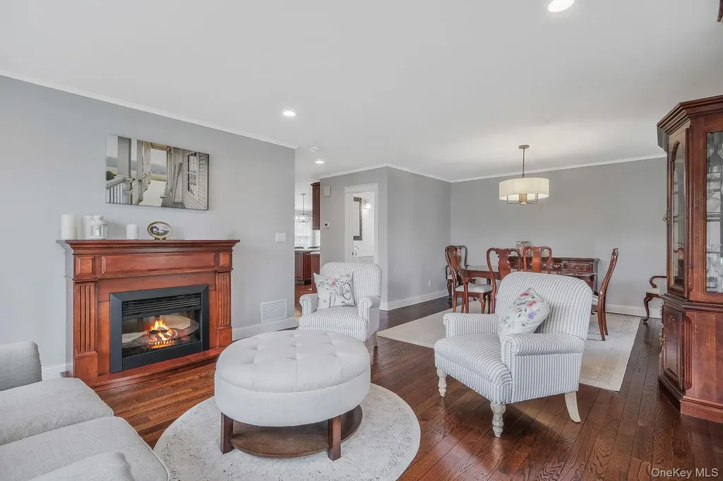 512 Heathcliff Drive Seaford NY 11783