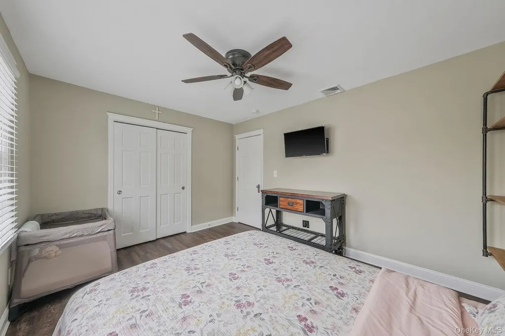 512 Heathcliff Drive Seaford NY 11783