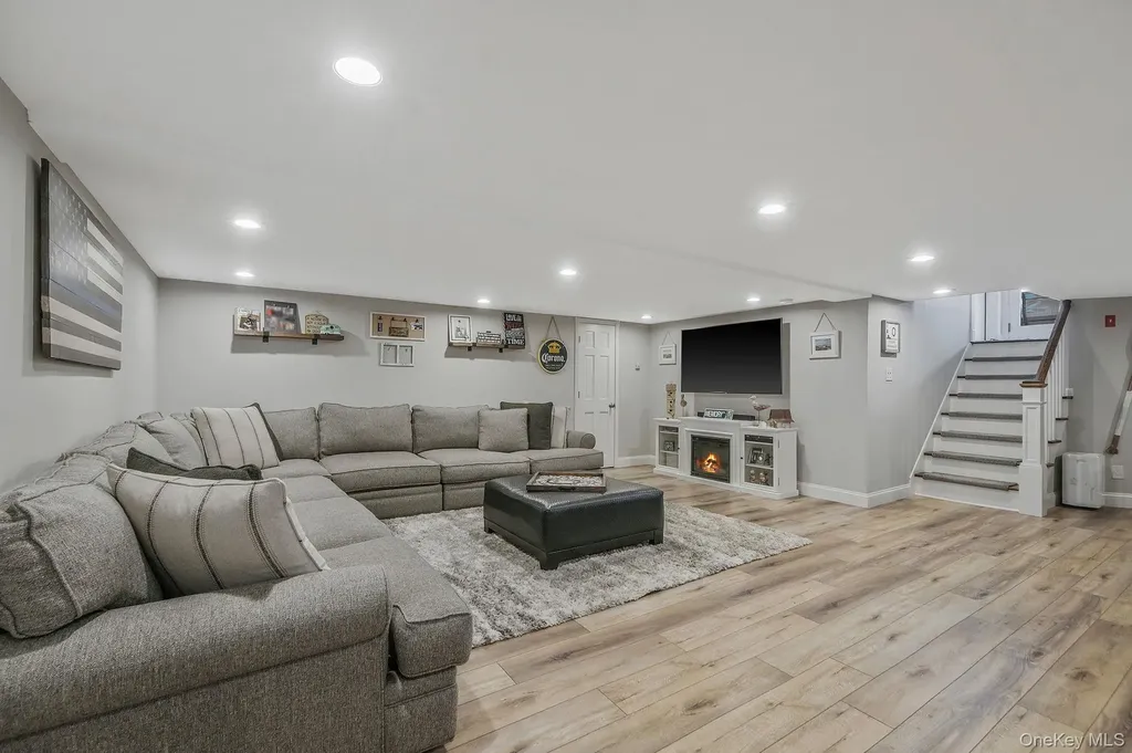 512 Heathcliff Drive Seaford NY 11783